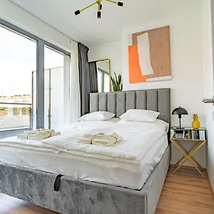 ~ Roof Terrace/ac/indoor Parking Appartement
